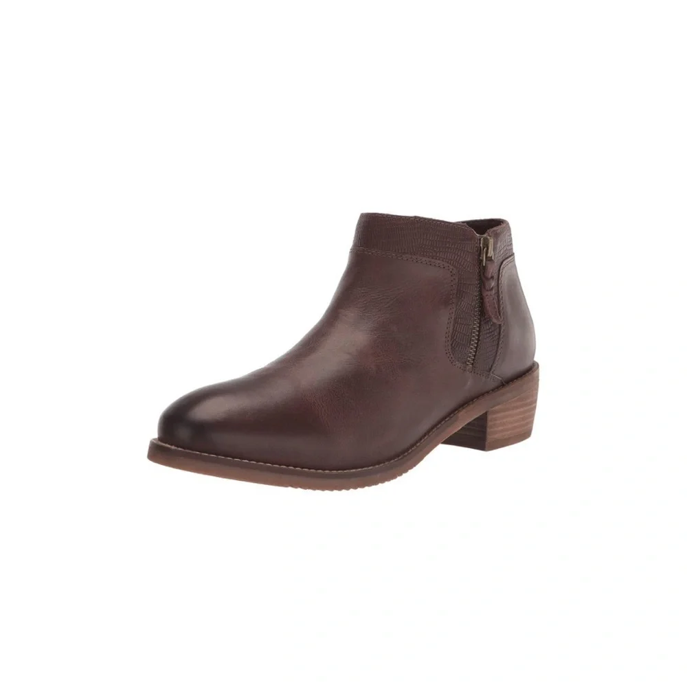 Soft walk boot